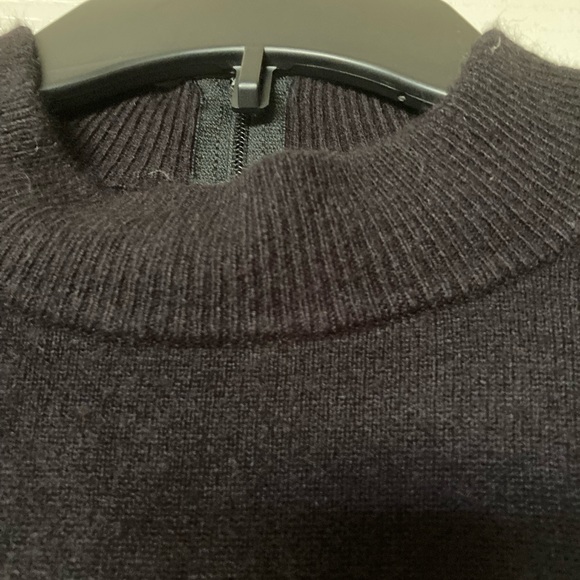 Designer Originals Long-sleeved Black Polyester- Cashmere Like Knit Sweater. - Picture 3 of 6